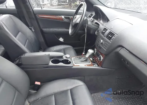 2011 Mercedes-Benz C 300 Luxury/Sport z USA, uszkodzony, nr VIN WDDGF5EB3BR178428